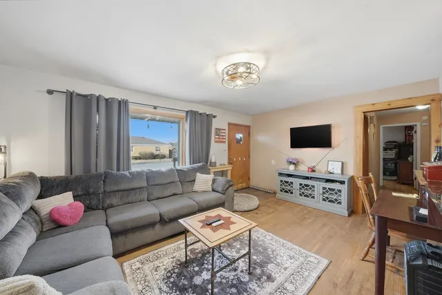 $199,900 | 7800 New Castle Avenue, Burbank, IL 60459