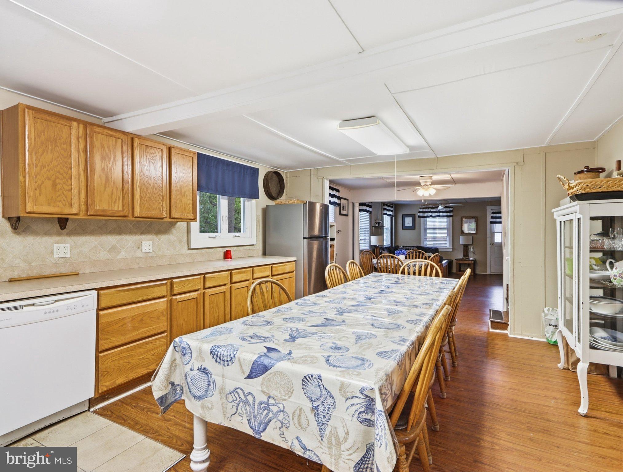 285 Cove Road Pasadena, MD 21122 - Photo 22 of 52 Kitche area...huge table for family gatherings