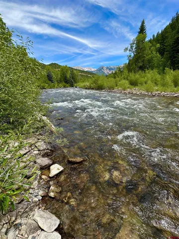 a view of a pathway with a yard