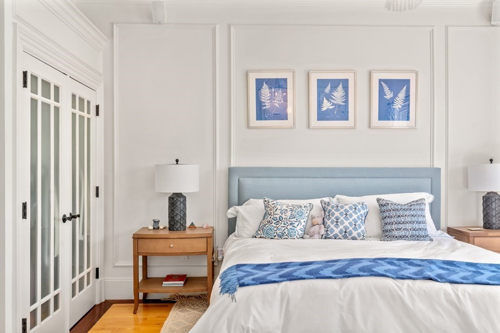 273 Commonwealth Avenue, Unit 9 Boston, MA 02116 - Photo 13 of 26 a bedroom with a bed and painting on the wall