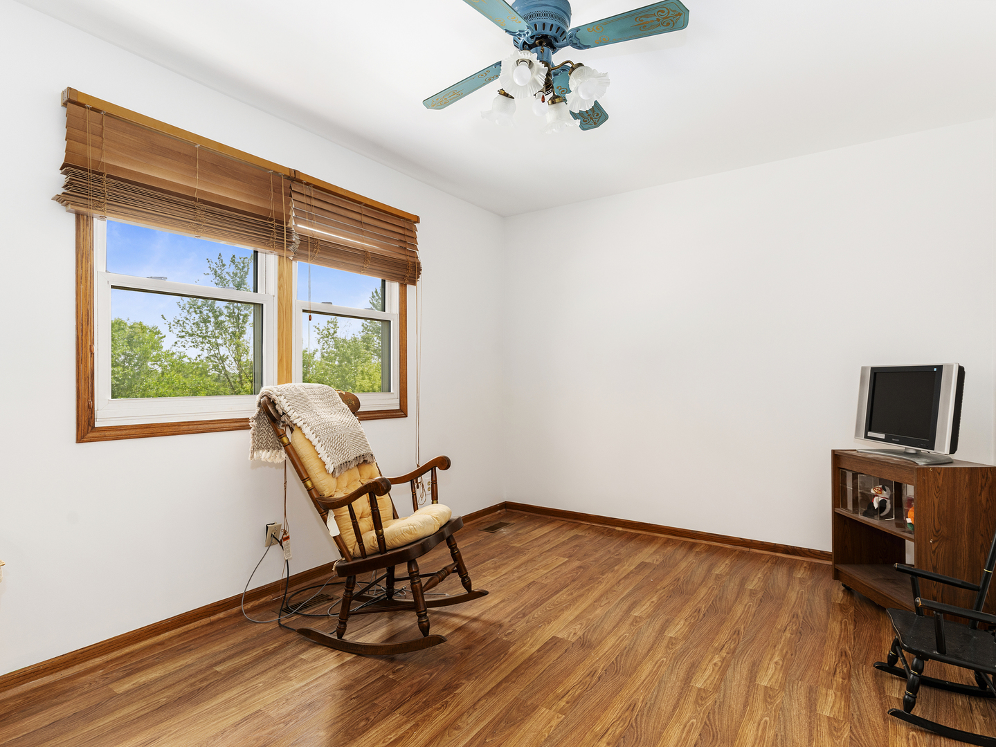 2333 Hess Drive Crest Hill, IL 60403 - Photo 16 of 26 a living room with a flat tv screen and a wooden floor