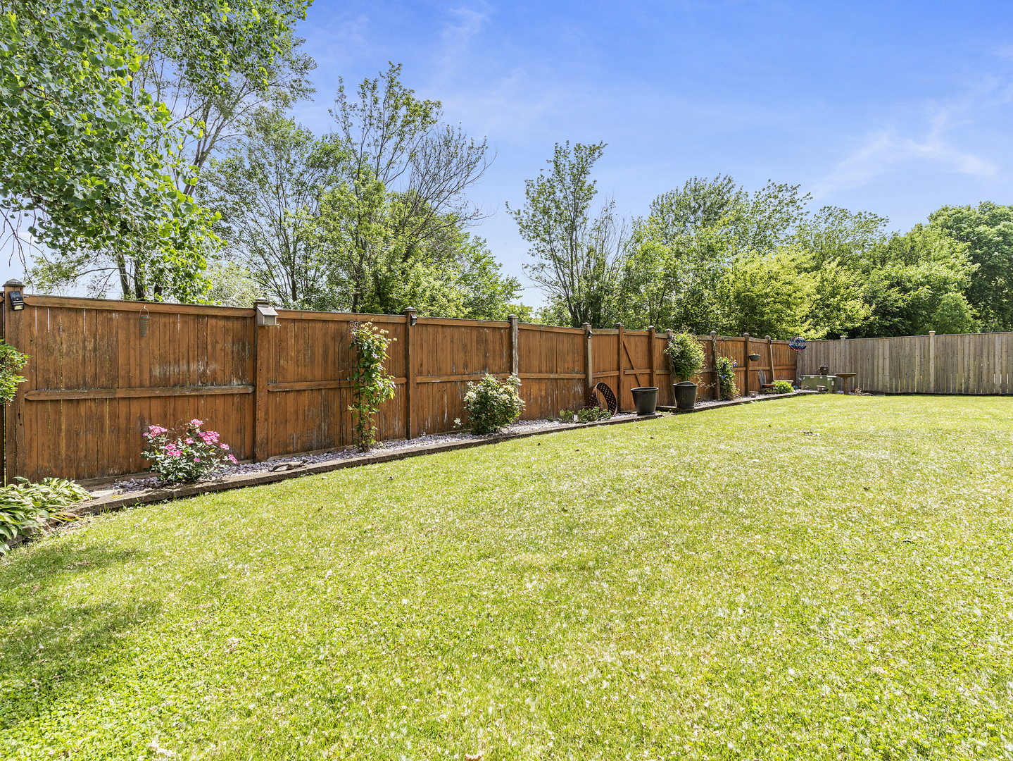 2333 Hess Drive Crest Hill, IL 60403 - Photo 22 of 26 a view of a backyard