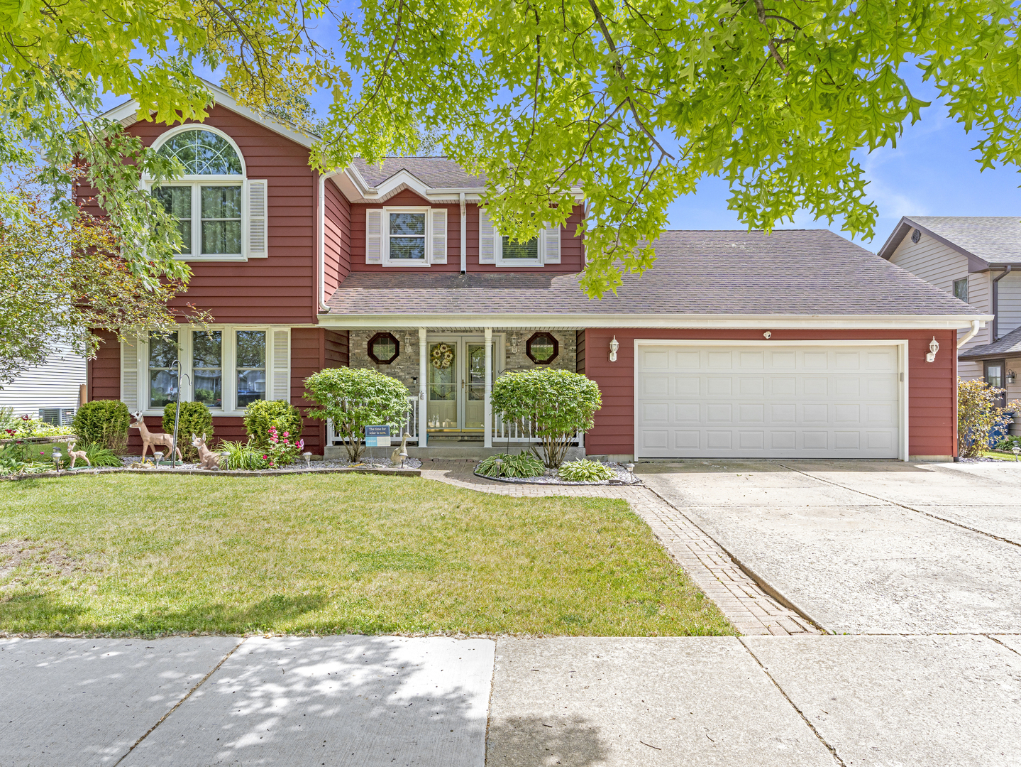 2333 Hess Drive Crest Hill, IL 60403 - Photo 25 of 26 front view of a house with a yard