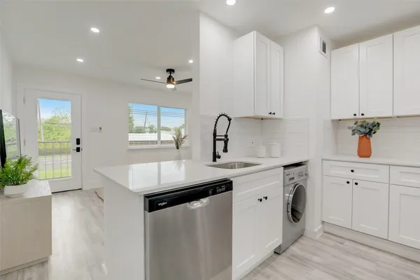 $1,395 | 1200 East 52nd Street, Unit 209, Austin, TX 78723