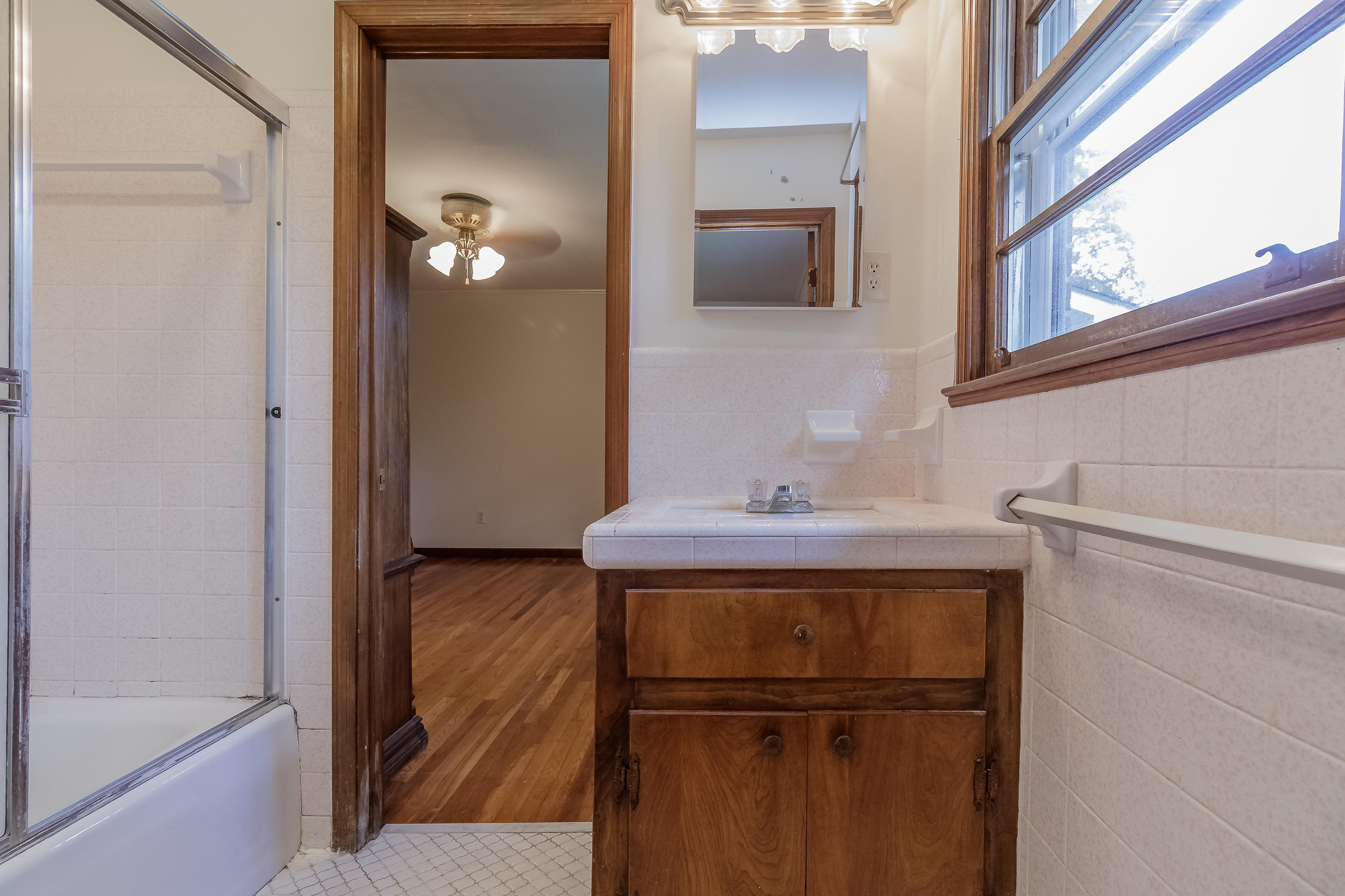 109 Back Berryton Road Summerville, GA 30747 - Photo 34 of 52 Jack 'n Jill Bath