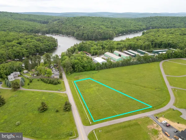 a view of a tennis court