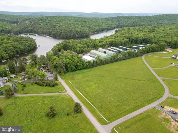 a view of a tennis court