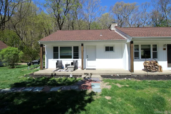 $2,400 | 18 Mountain Road, Tuxedo Park, NY 10987