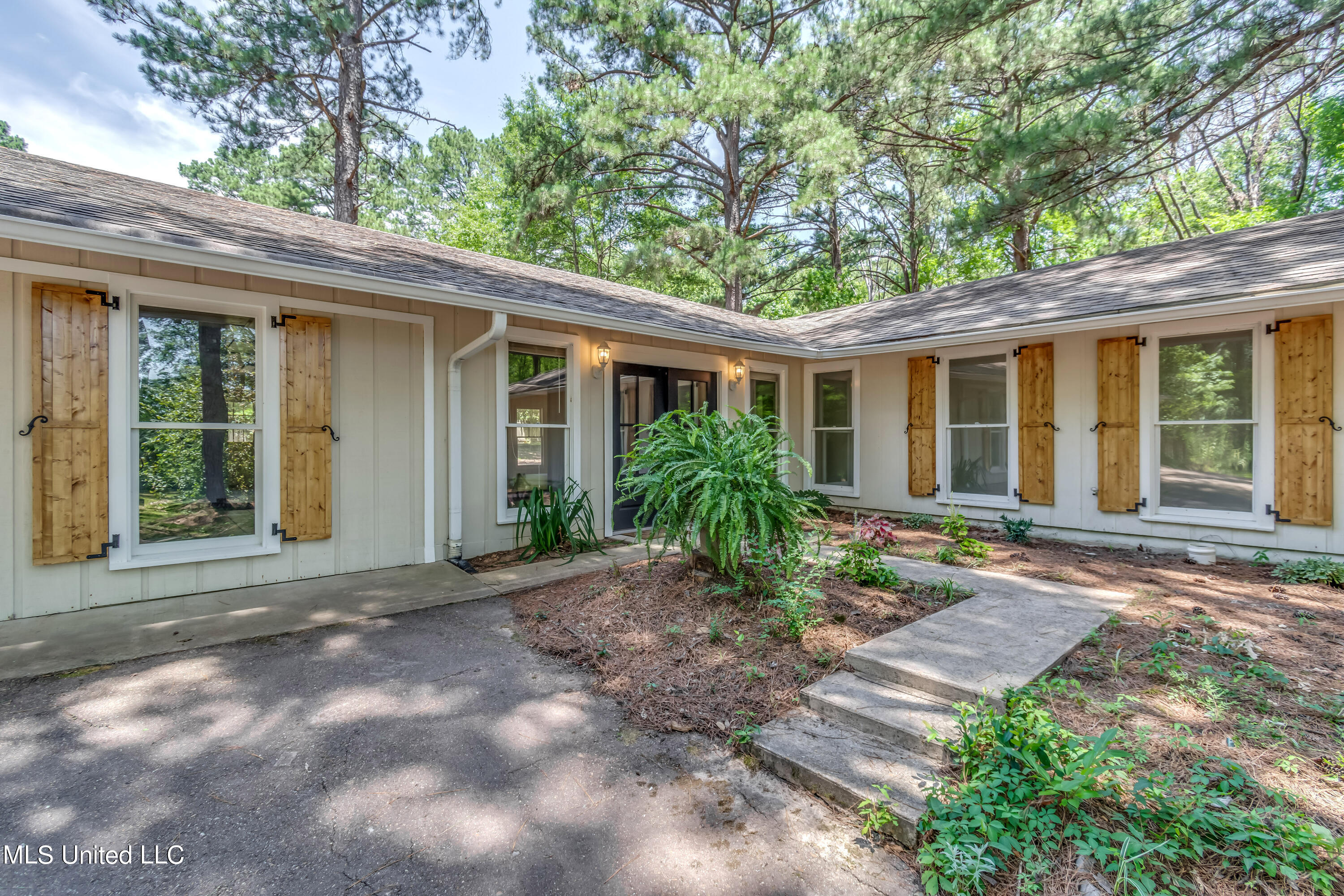 551 Holly Bush Road Brandon, MS 39047 - Photo 2 of 71 551 Holly Bush Rd-59