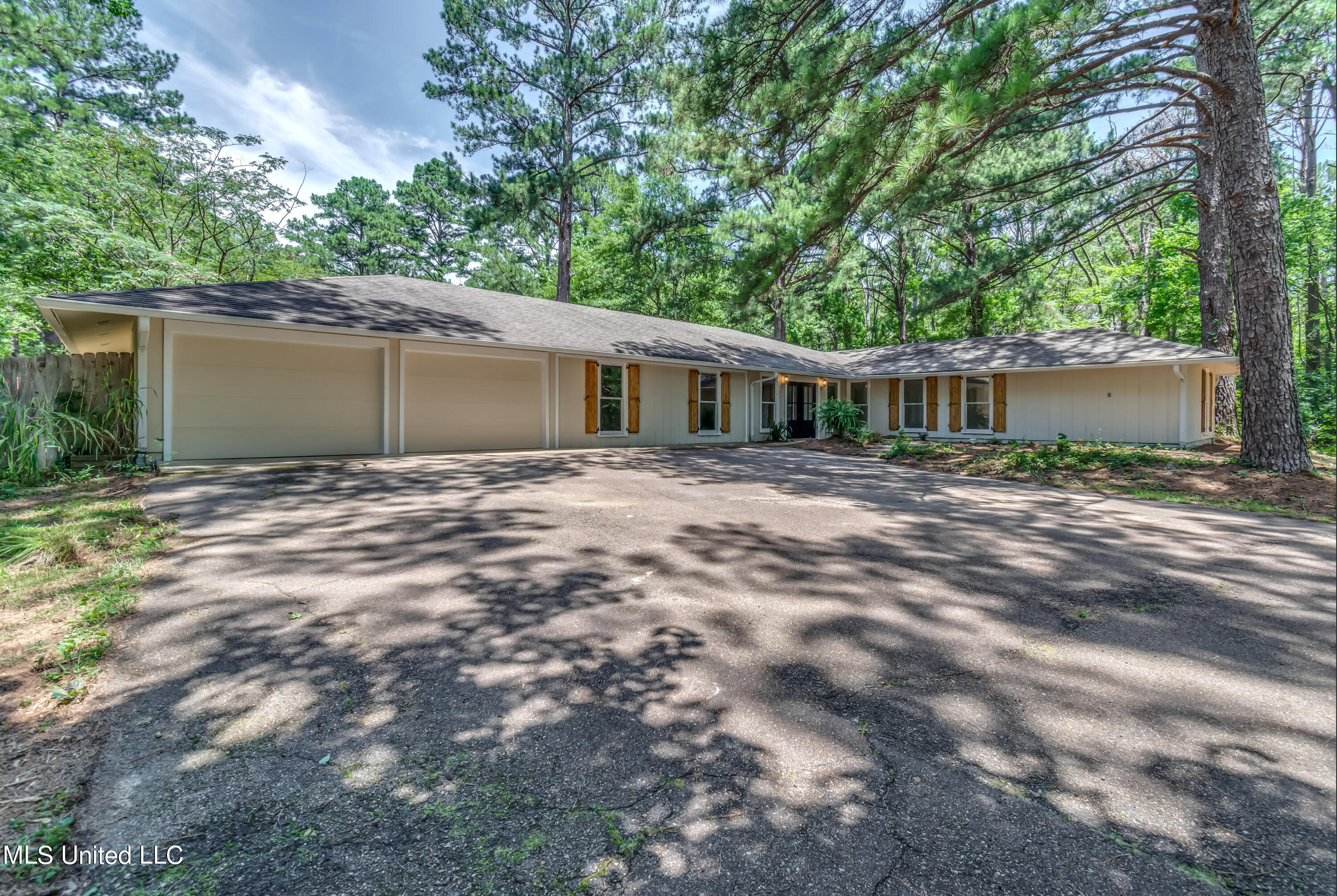 551 Holly Bush Road Brandon, MS 39047 - Photo 3 of 71 551 Holly Bush Rd-60