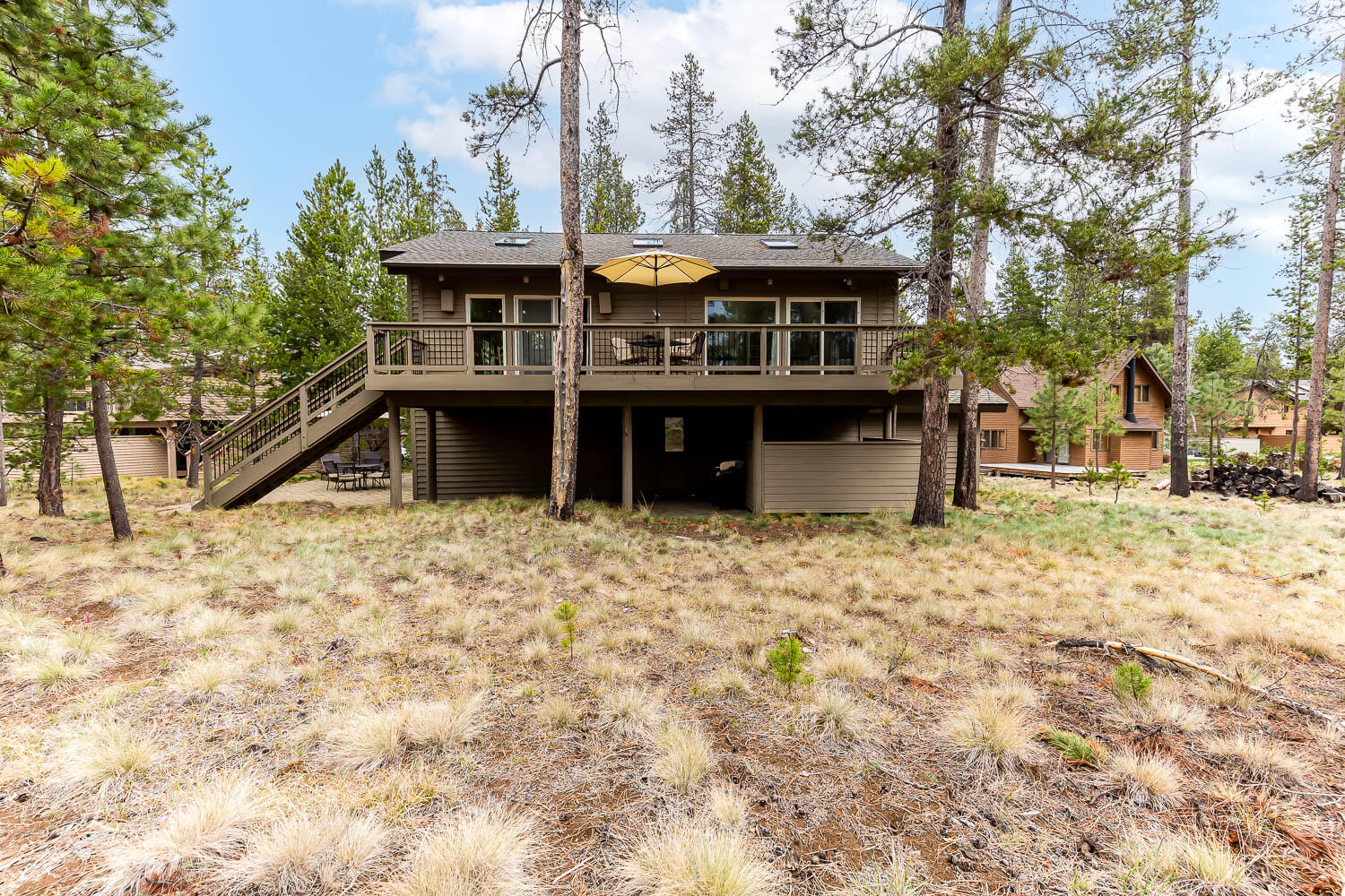 57781 Blue Goose Lane, Unit 4 Sunriver, OR 97707 - Photo 33 of 36 Back of Home