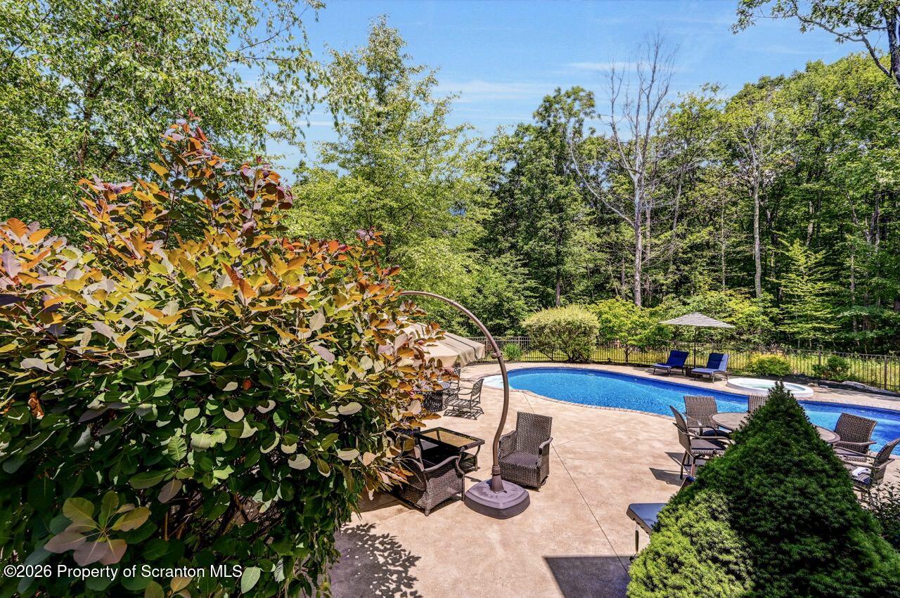 272 Windsor Way Moscow, PA 18444 - Photo 130 of 145 272 Windsor Way Summer Photo 18 Large