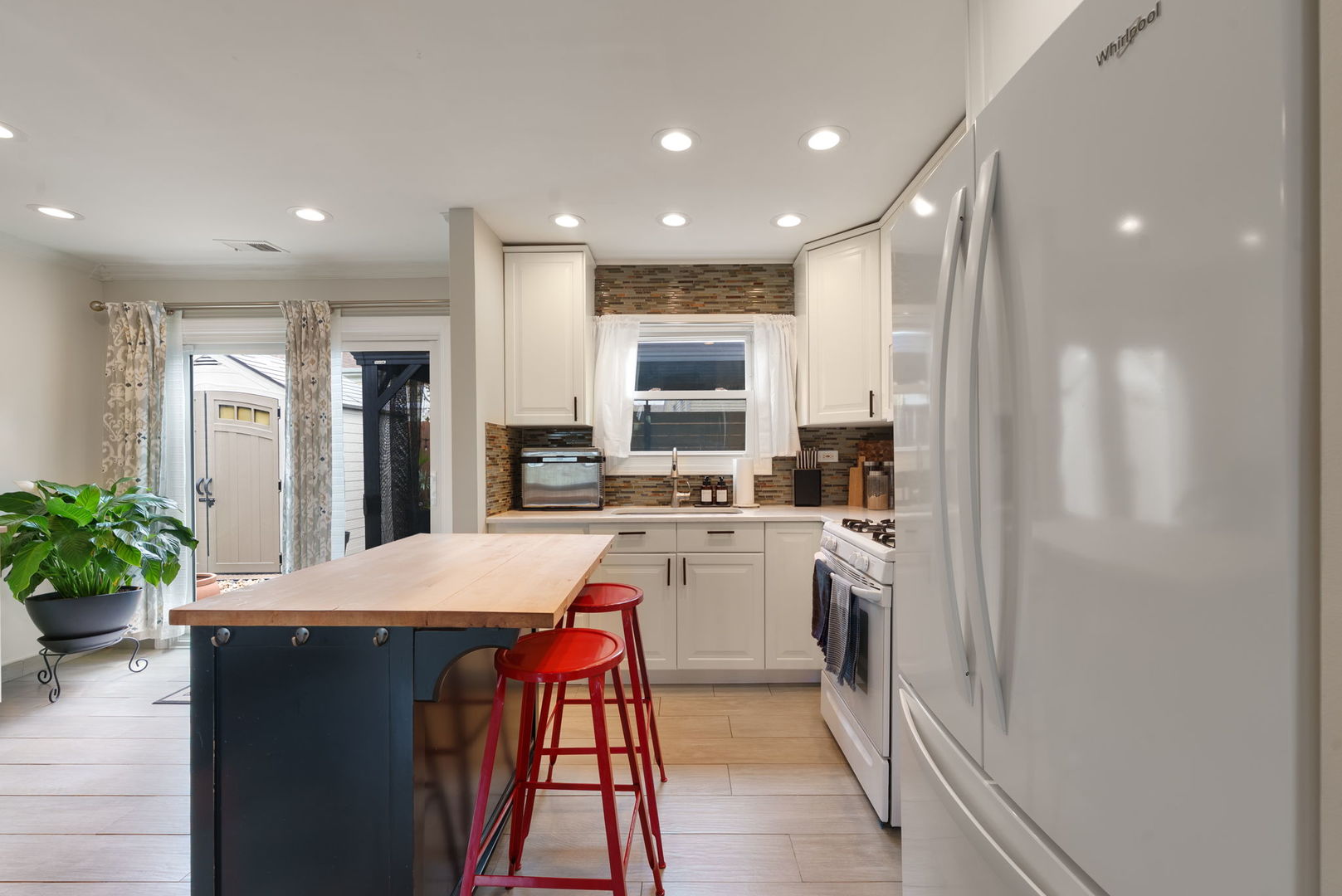 5045 Rochester Drive Hoffman Estates, IL 60010 - Photo 11 of 33 a kitchen with a refrigerator and a sink
