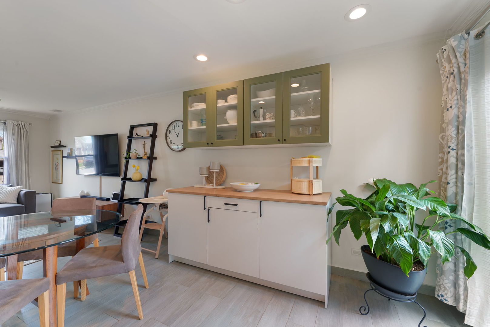 5045 Rochester Drive Hoffman Estates, IL 60010 - Photo 14 of 33 a kitchen with a potted plant on the counter and chair