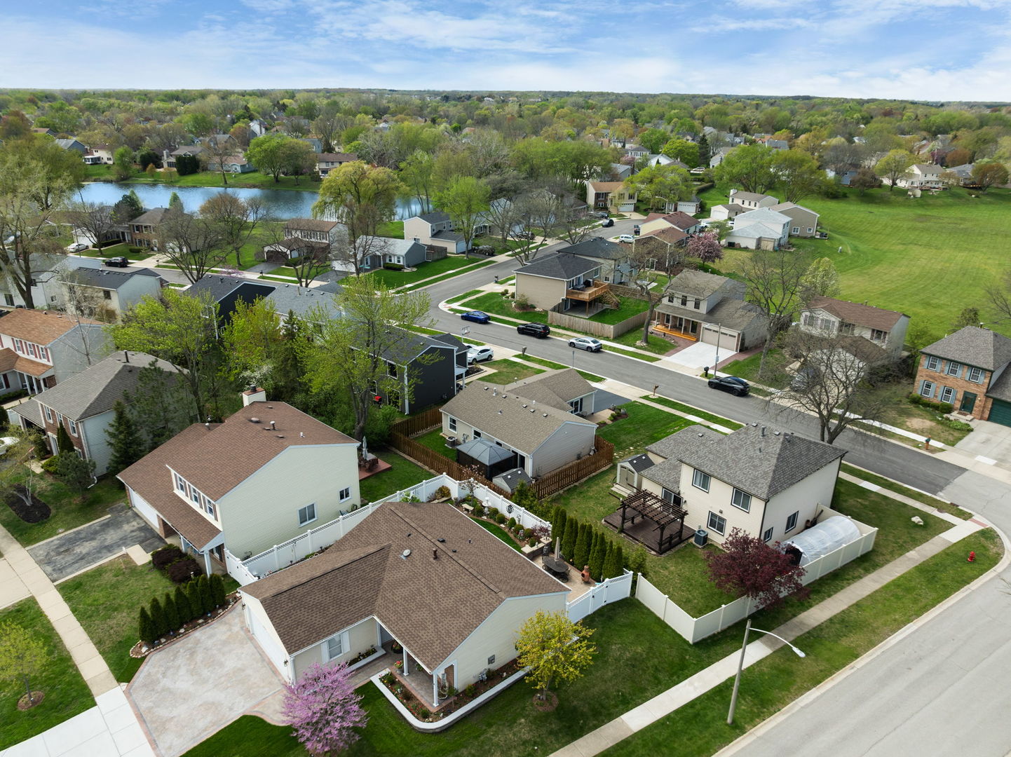 5045 Rochester Drive Hoffman Estates, IL 60010 - Photo 4 of 33 an aerial view of multiple house