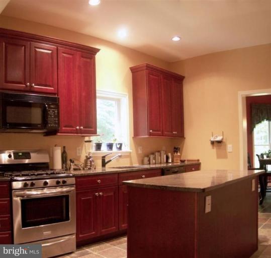 655 Old Herald Harbor Road Crownsville, MD 21032 - Photo 19 of 26 Kitchen #3