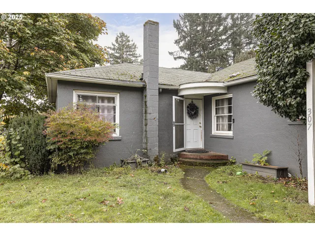 a front view of house with yard