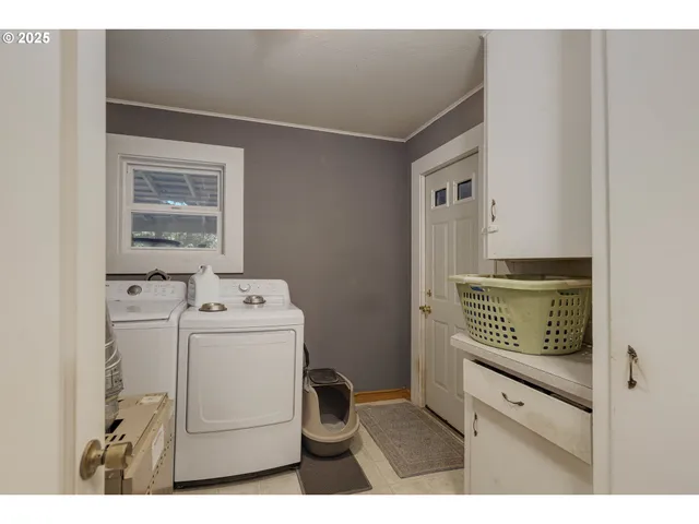 a view of washer and dryer