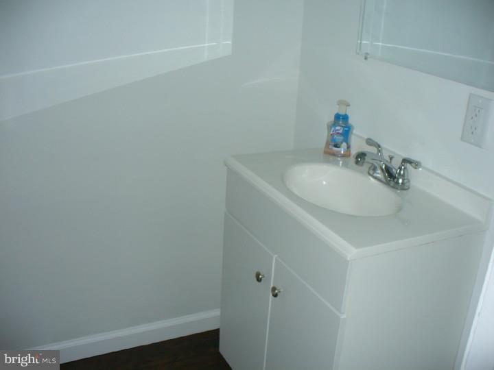 421 Delaware Avenue Riverside, NJ 08075 - Photo 5 of 13 Bathroom