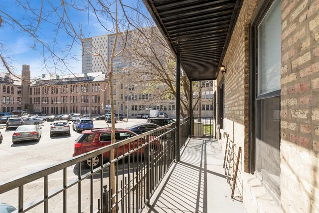 $6,350 | 645 West Bittersweet Place, Unit 1, Chicago, IL 60613