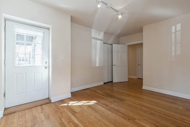 $6,350 | 645 West Bittersweet Place, Unit 1, Chicago, IL 60613