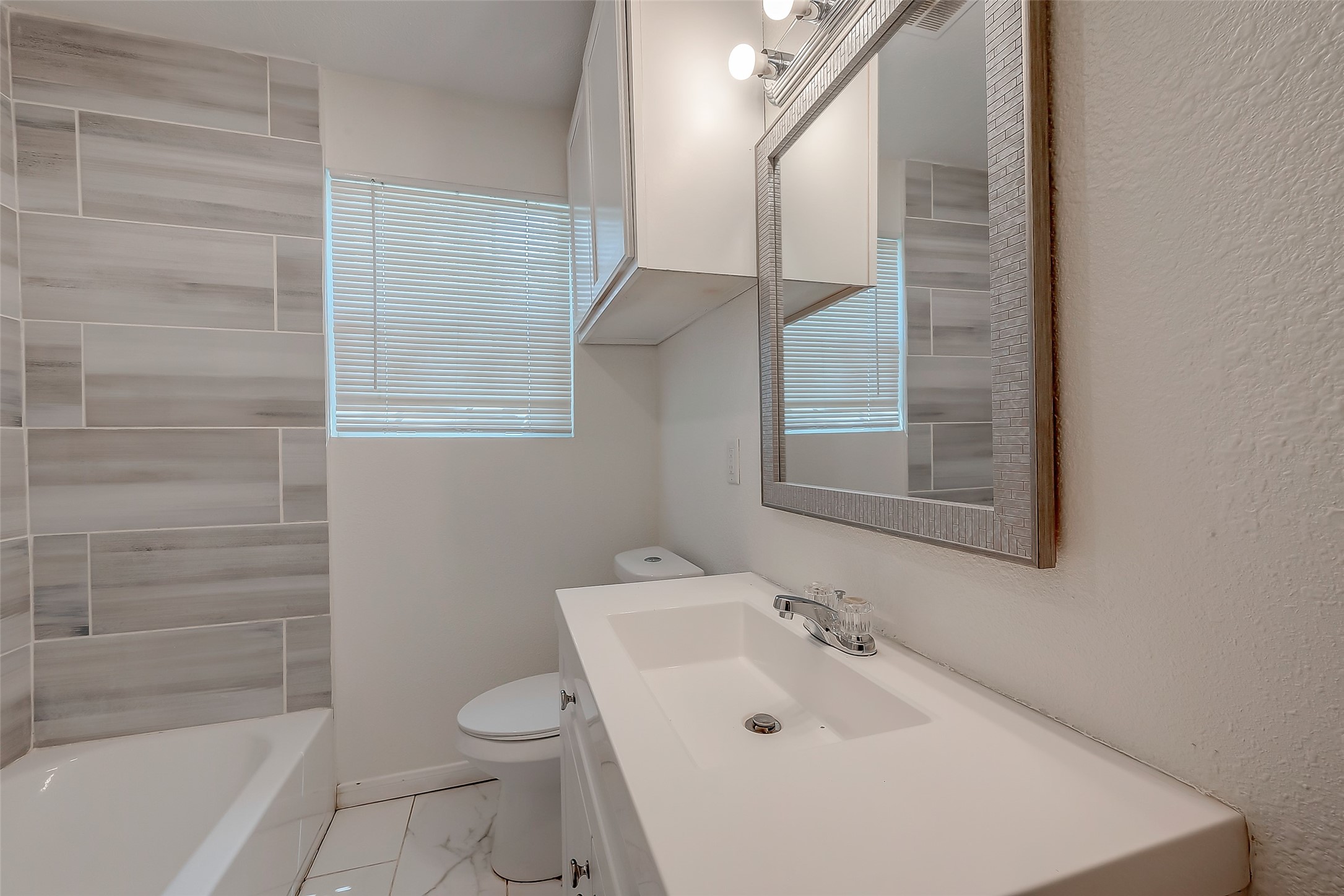 6823 Goforth Street Houston, TX 77021 - Photo 28 of 29 a bathroom with a sink a toilet and shower