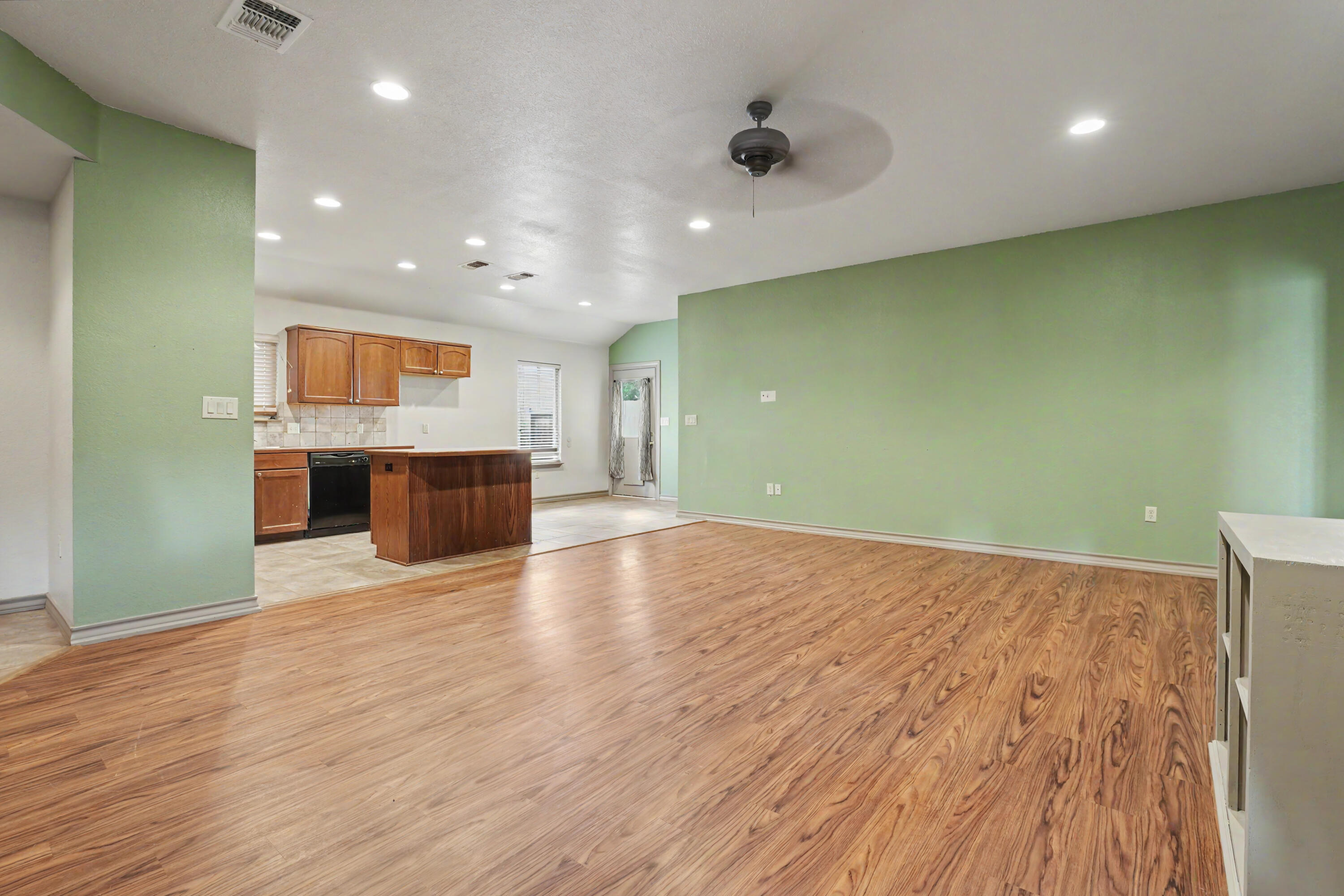 805 South 23rd Street Slaton, TX 79364 - Photo 7 of 22 DSC06892