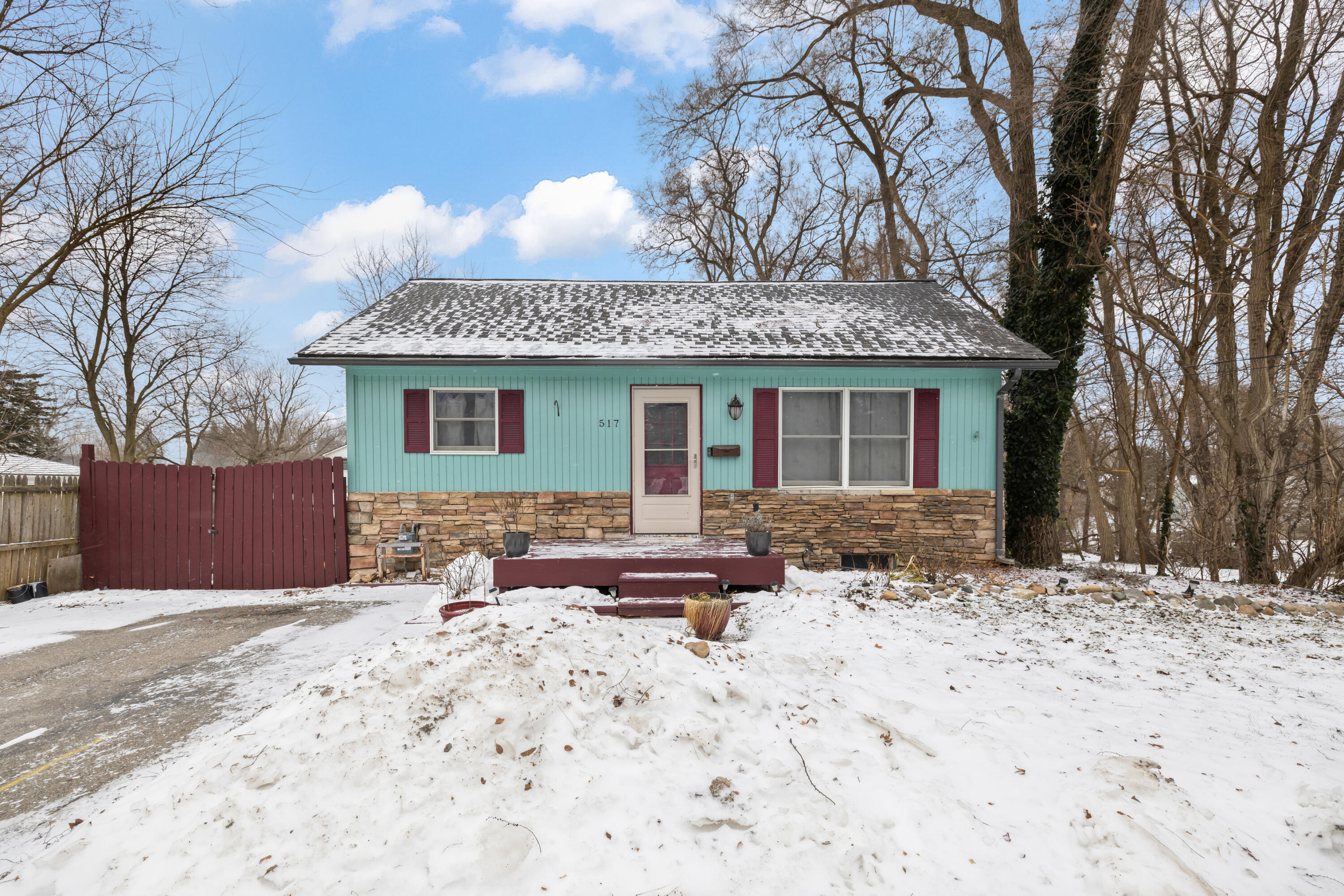 1 exterior front daylight