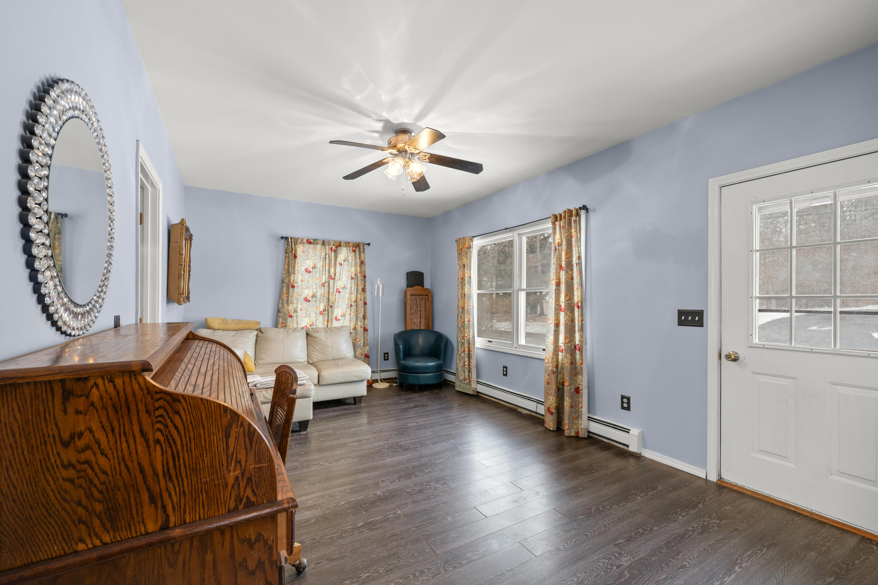 517 West Commerce Street Milford, MI 48381 - Photo 9 of 36 6 living room 3