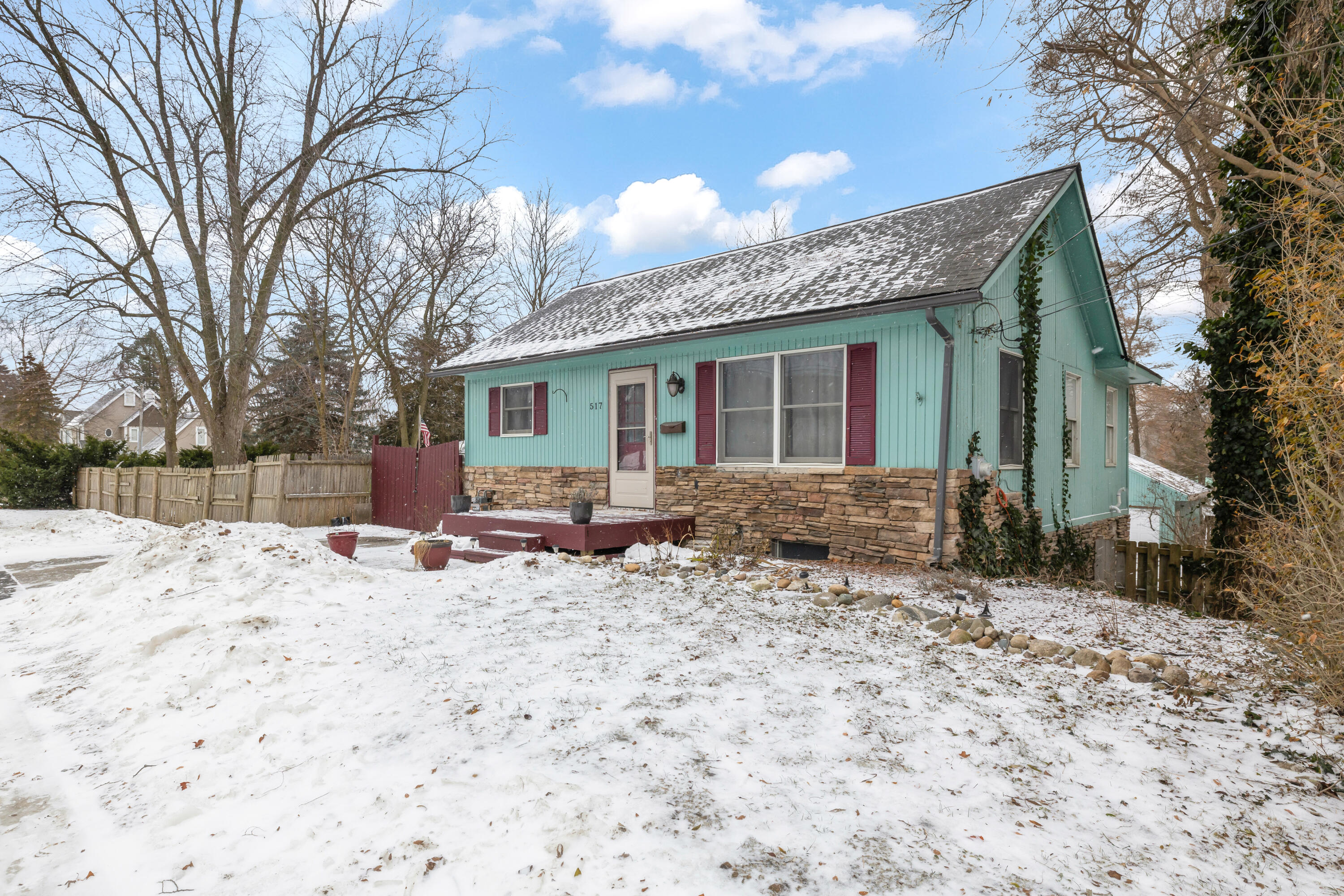 517 West Commerce Street Milford, MI 48381 - Photo 2 of 36 1.5 exterior front right