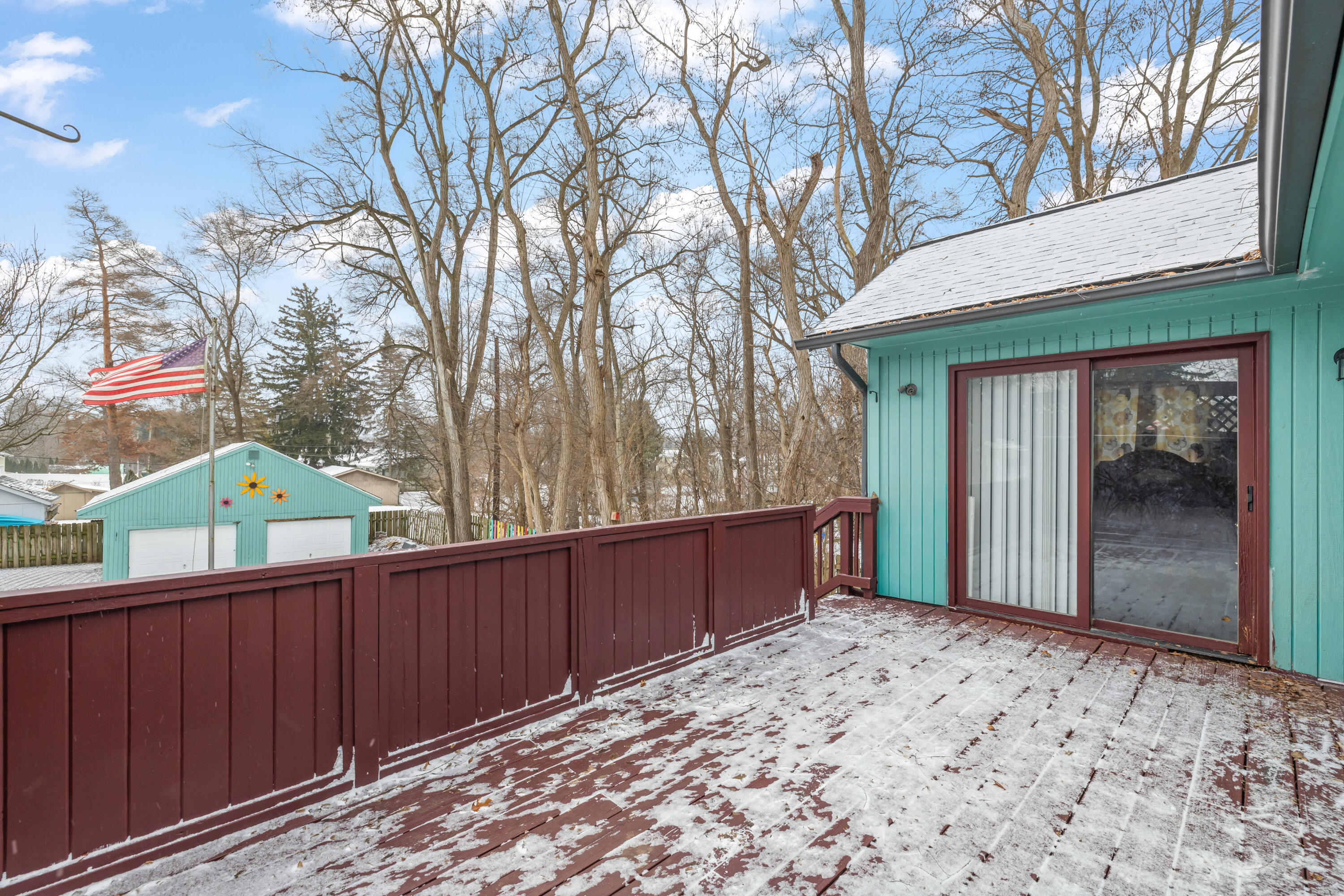 517 West Commerce Street Milford, MI 48381 - Photo 4 of 36 3 exterior upper deck