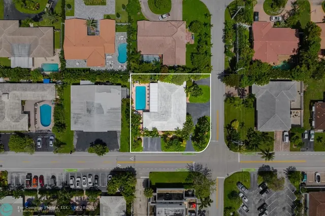 an aerial view of multiple house