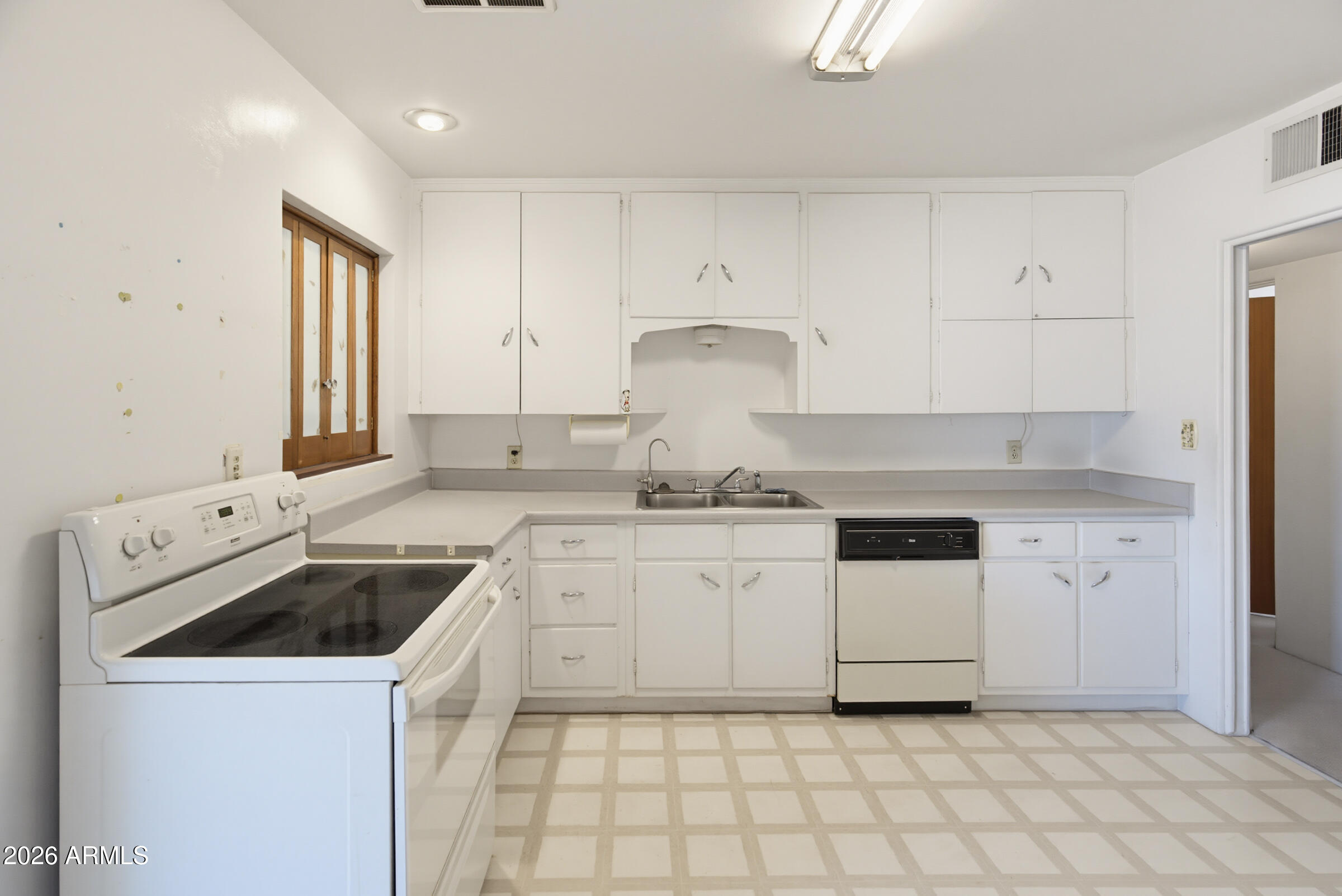 1720 West Rovey Avenue Phoenix, AZ 85015 - Photo 13 of 51 1720 W Rovey Ave-15