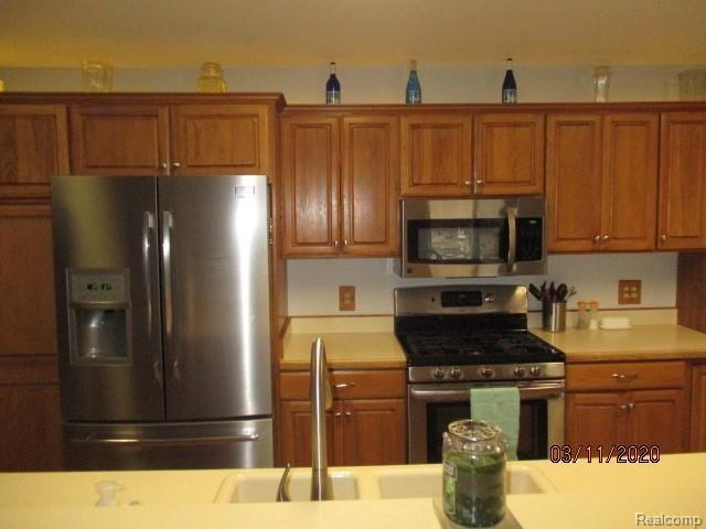 4466 Island View Drive Fenton, MI 48430 - Photo 8 of 19 IMG_4492.JPG