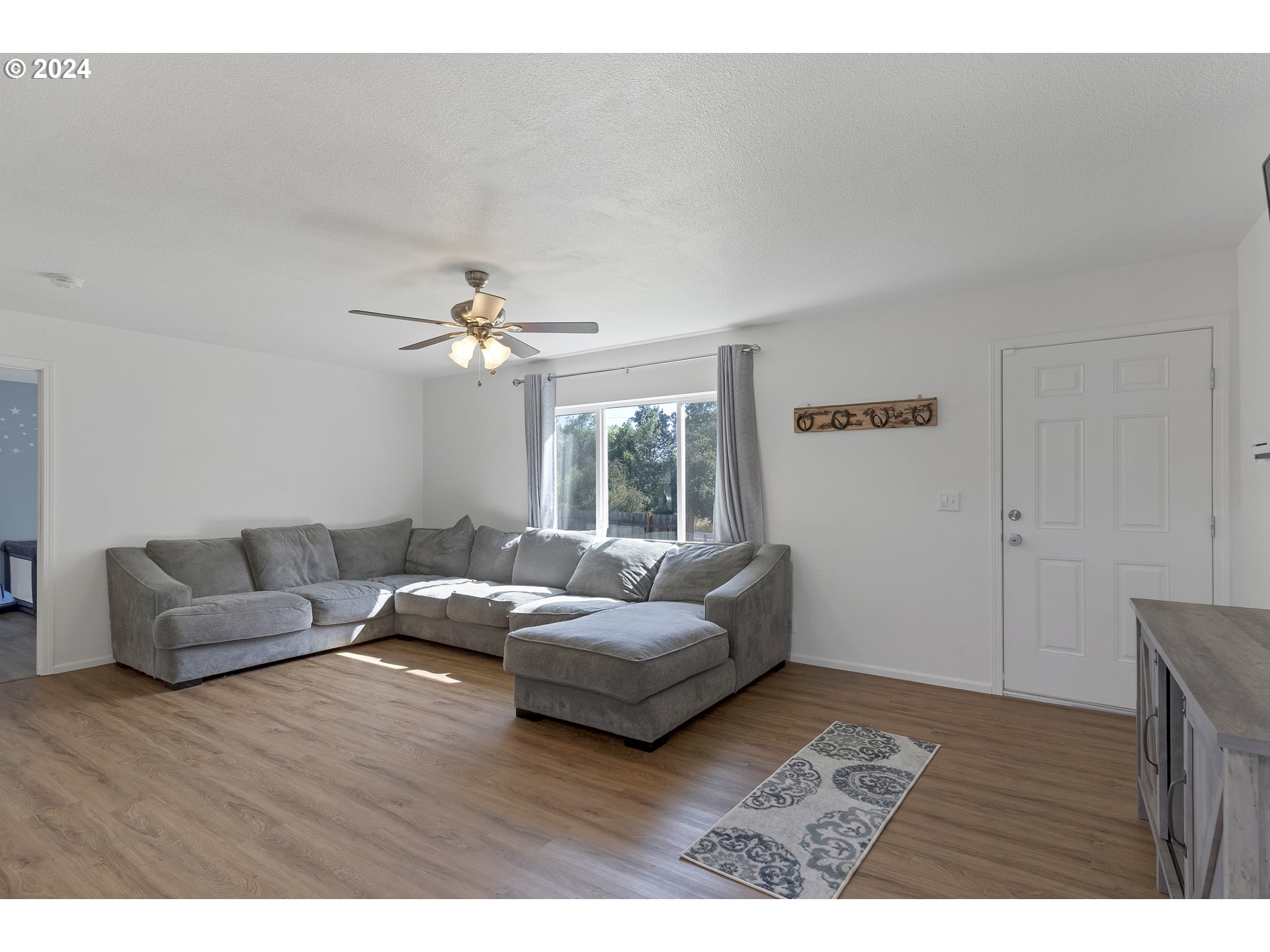 29850 Santiam Terrace Road Lebanon, OR 97355 - Photo 3 of 37 Gallery Image 3
