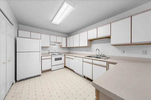 $290,000 | 1344 Carriage Drive, Unit 1344C, Hudson, WI 54016