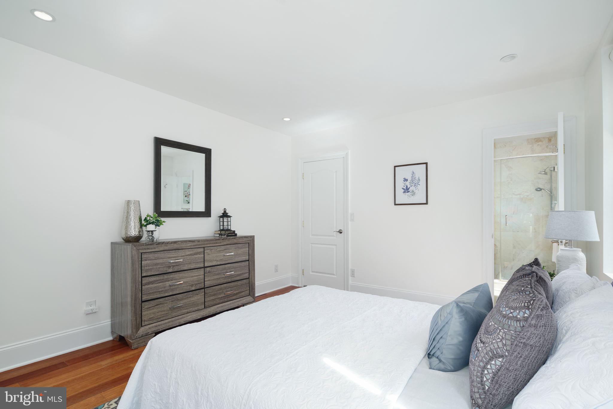 2049 Walnut Street, Unit 2R Philadelphia, PA 19103 - Photo 18 of 24