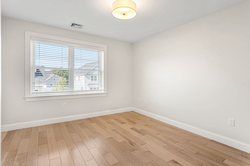 11 Woodlands Road Salem, MA 01970 - Photo 16 of 34 Gallery Image 16