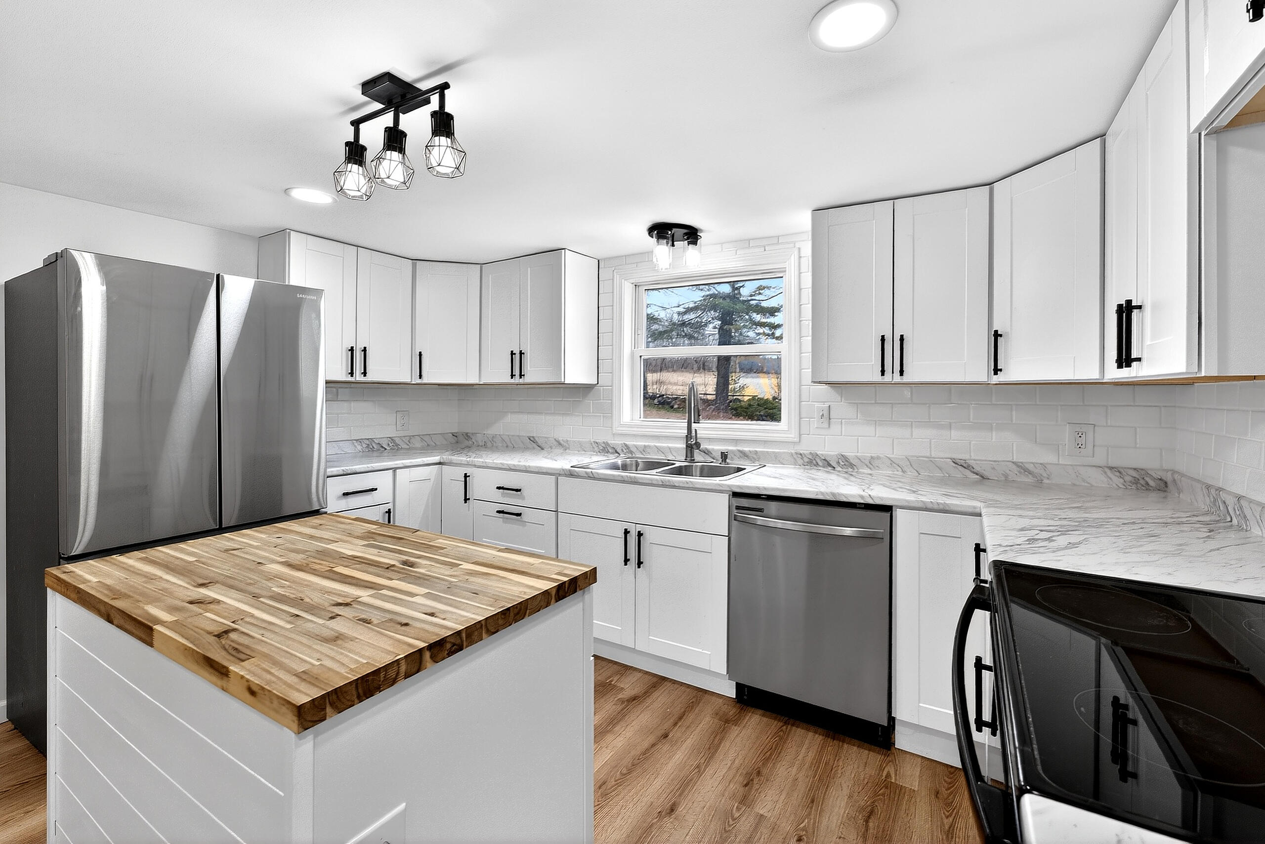 548 N Road Mount Vernon, ME 04352 - Photo 3 of 34 009_DSC08479