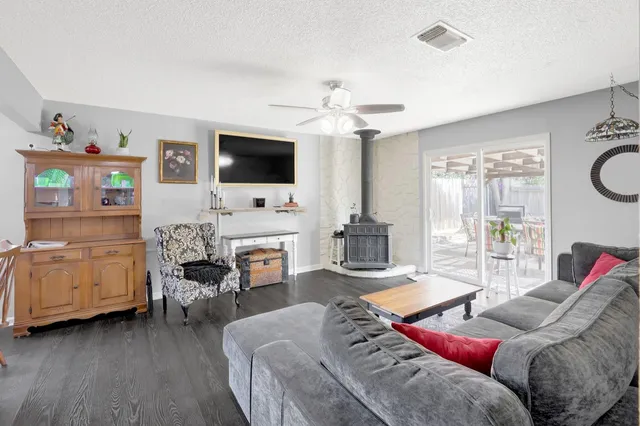 $459,900 | 143 West Woodland Avenue, Woodland, CA 95695