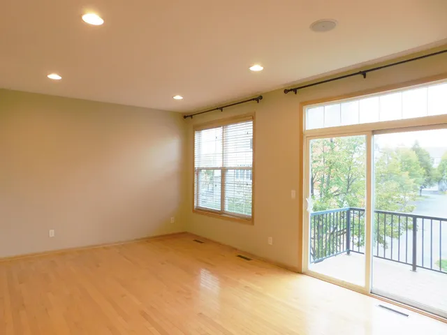 $2,100 | 4723 Woodland Avenue, Shakopee, MN 55379