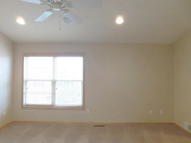 $2,100 | 4723 Woodland Avenue, Shakopee, MN 55379