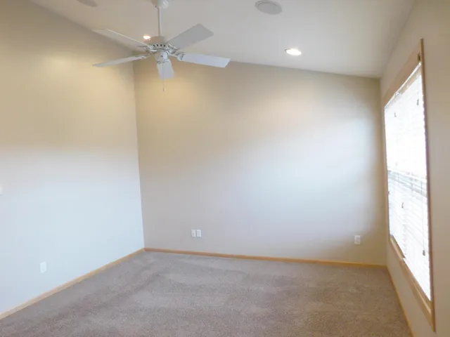 $2,100 | 4723 Woodland Avenue, Shakopee, MN 55379