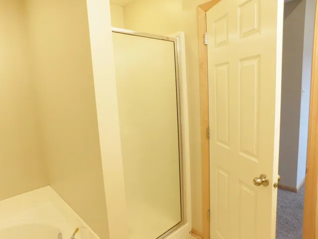 $2,100 | 4723 Woodland Avenue, Shakopee, MN 55379