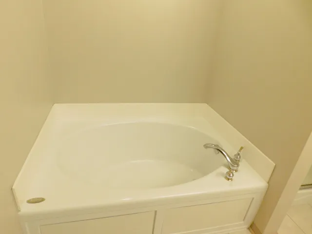 $2,100 | 4723 Woodland Avenue, Shakopee, MN 55379