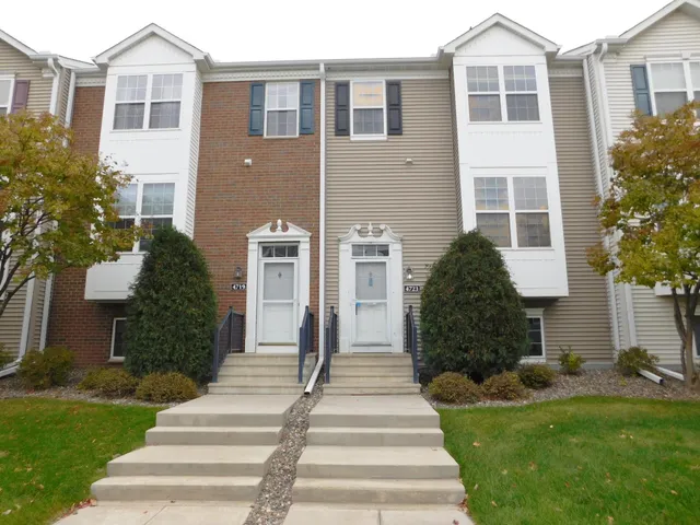 $2,100 | 4723 Woodland Avenue, Shakopee, MN 55379