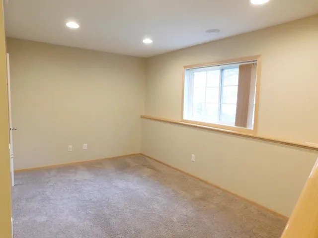 $2,100 | 4723 Woodland Avenue, Shakopee, MN 55379