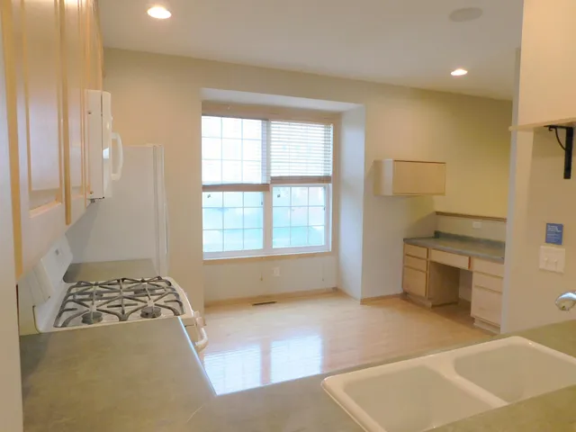 $2,100 | 4723 Woodland Avenue, Shakopee, MN 55379