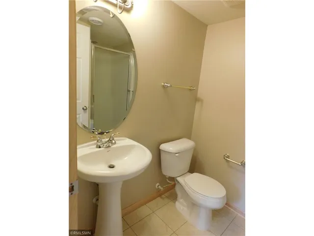 $2,100 | 4723 Woodland Avenue, Shakopee, MN 55379