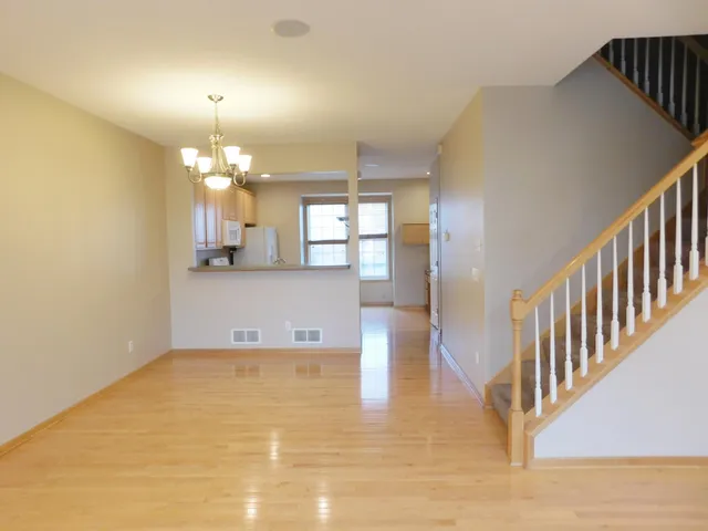 $2,100 | 4723 Woodland Avenue, Shakopee, MN 55379